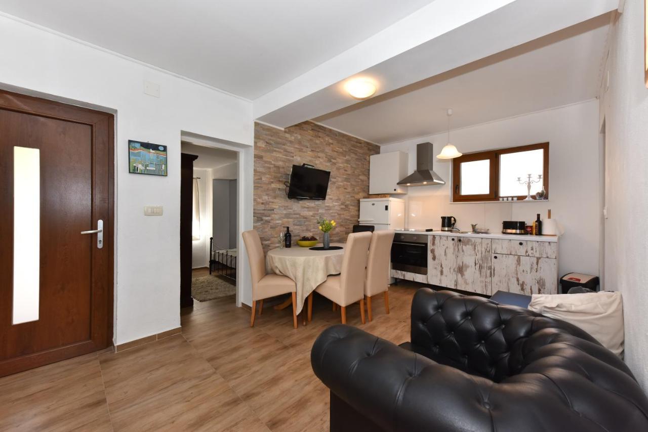 Apartment Loro With Jacuzzi Posedarje Exterior foto